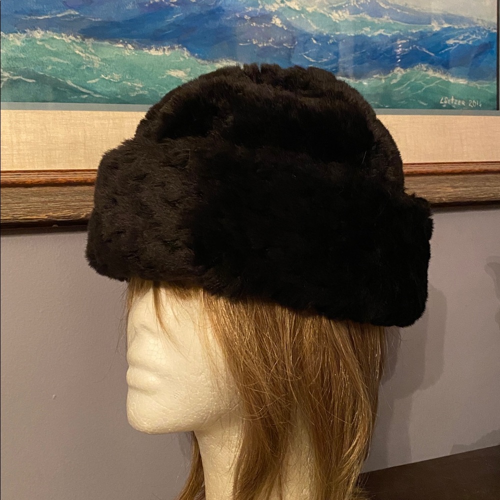 V! Black Saks Fifth Avenue bucket style hat made in USA